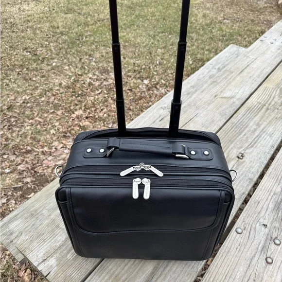 Fellowes Black Leather Wheeled Carry-on Travel Bag
22" handle #Pilots #Business - Picture 8 of 15